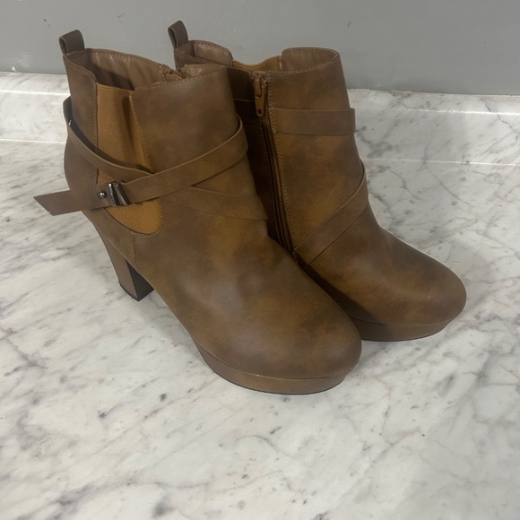 Dominique Nicole Heeled Ankle boots - Picture 3 of 4